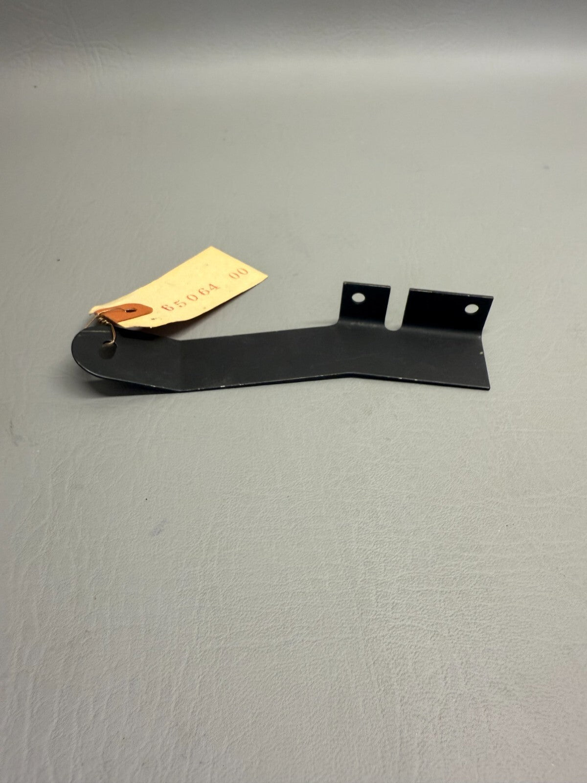 65064-000 Piper Brace