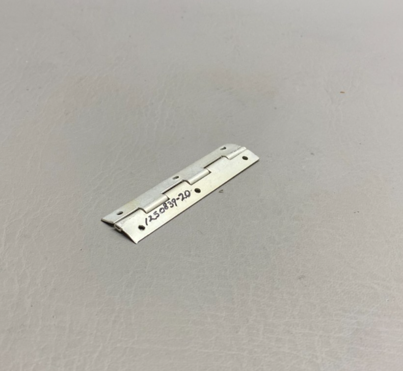 1250839-20 Cessna Hinge Assy