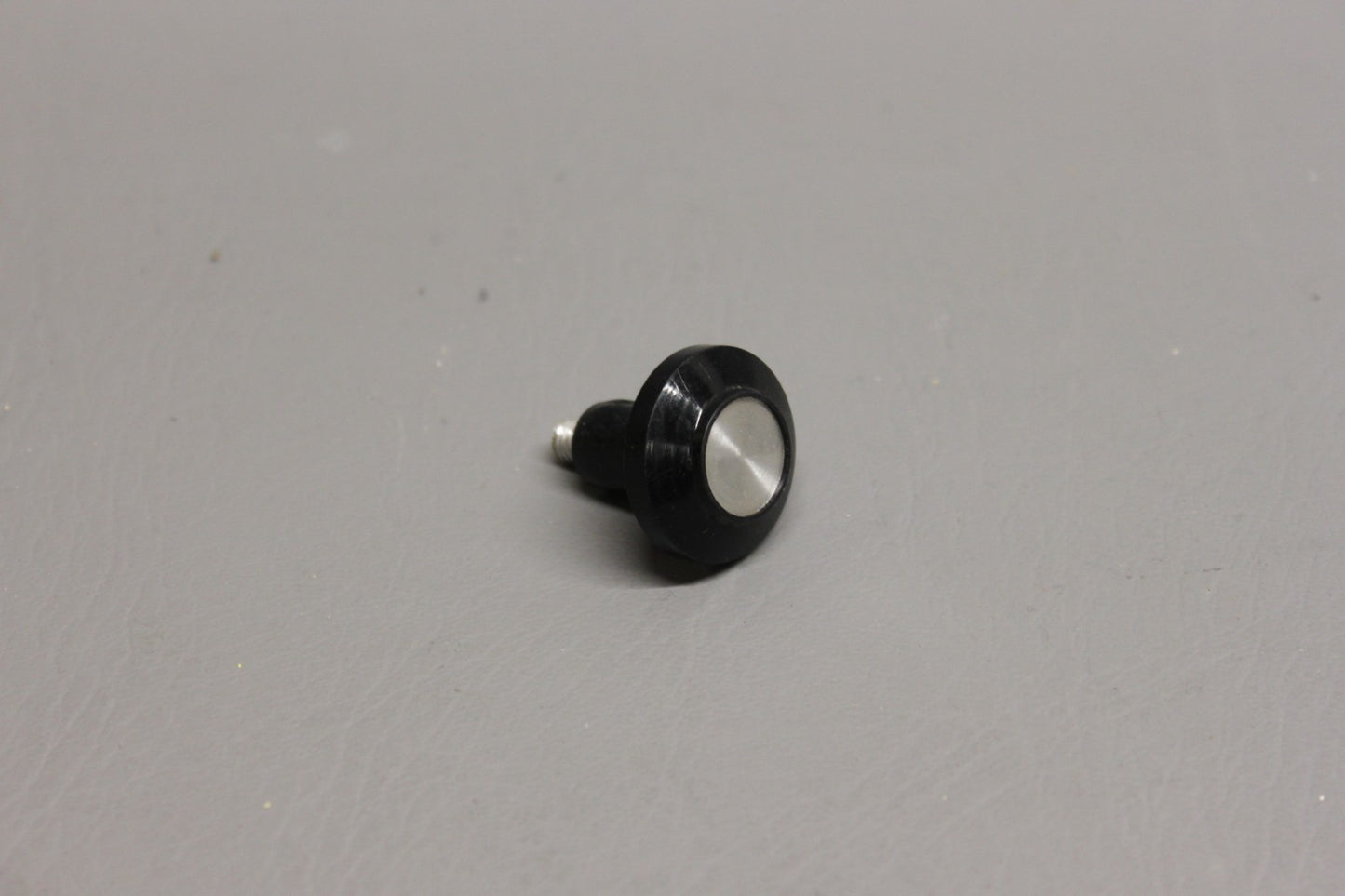 S1982-1 Cessna Knob