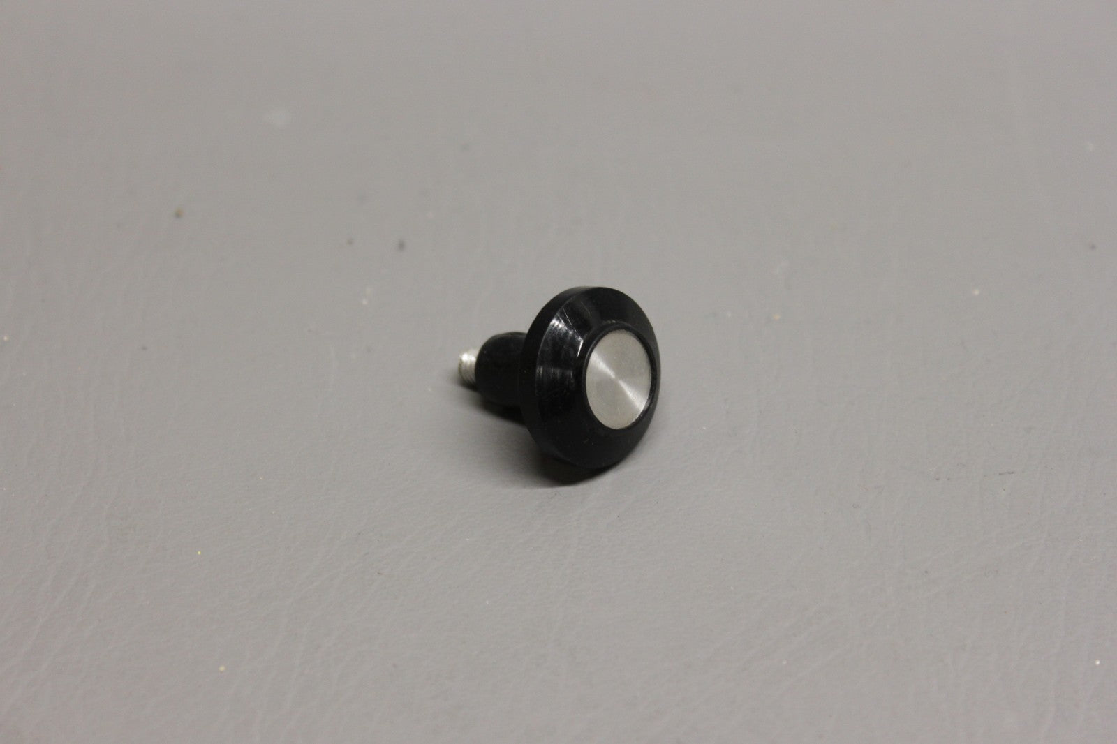S1982-1 Cessna Knob