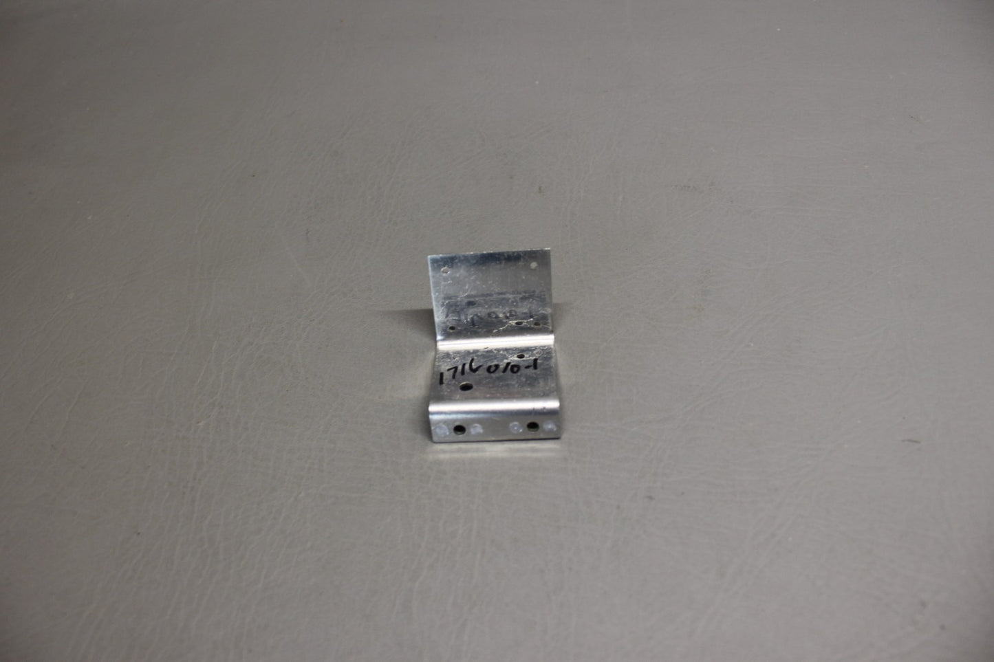 1716010-1 Cessna Fuel Selector Valve Support Bracket