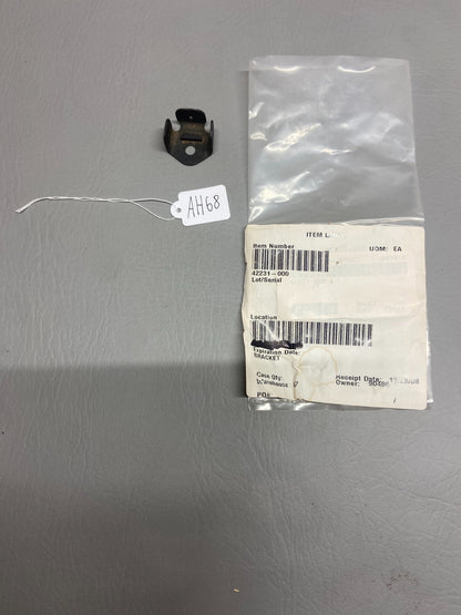 42231-000 Piper Bracket Assy