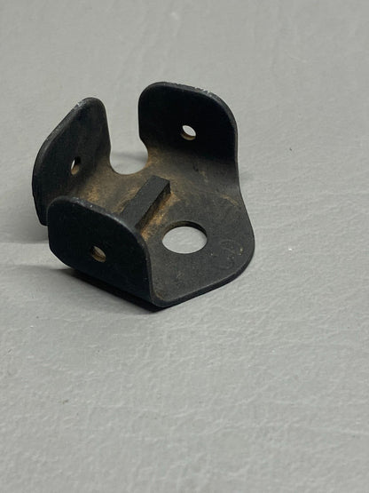 42231-000 Piper Bracket Assy