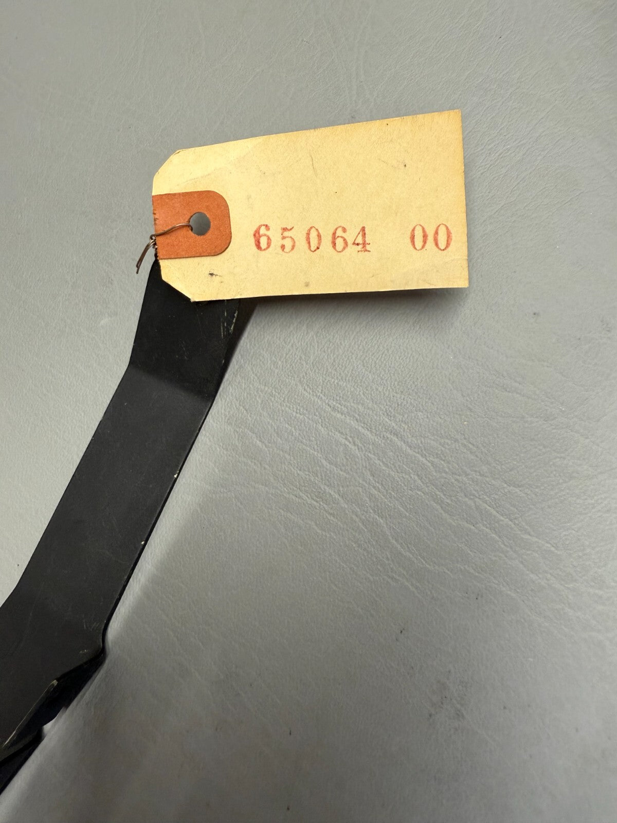 65064-000 Piper Brace