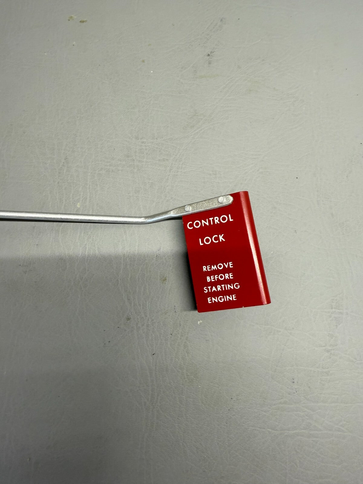 0413377-1 Cessna 150 Control Lock