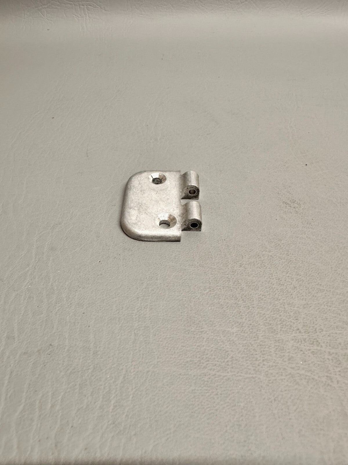 0711037-11 Cessna Hinge Half