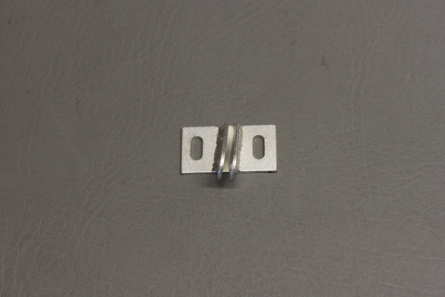 0711039-2 Cessna Hinge Assy RH