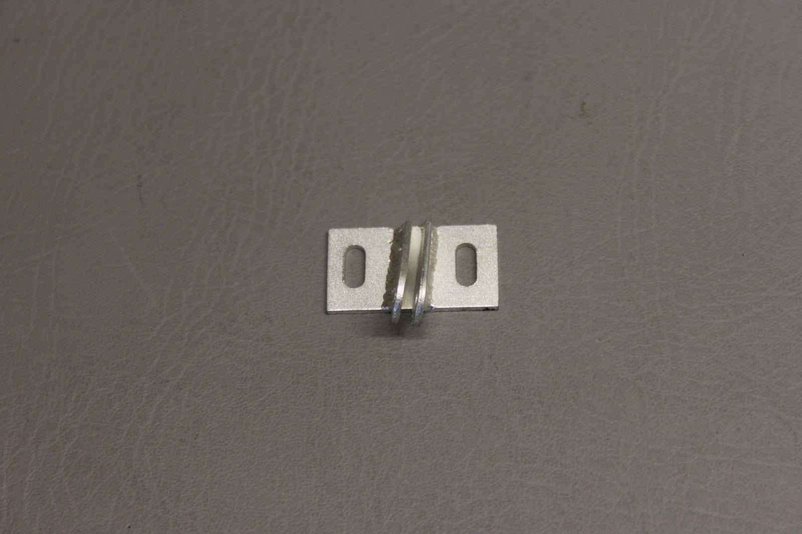 0711039-2 Cessna Hinge Assy RH