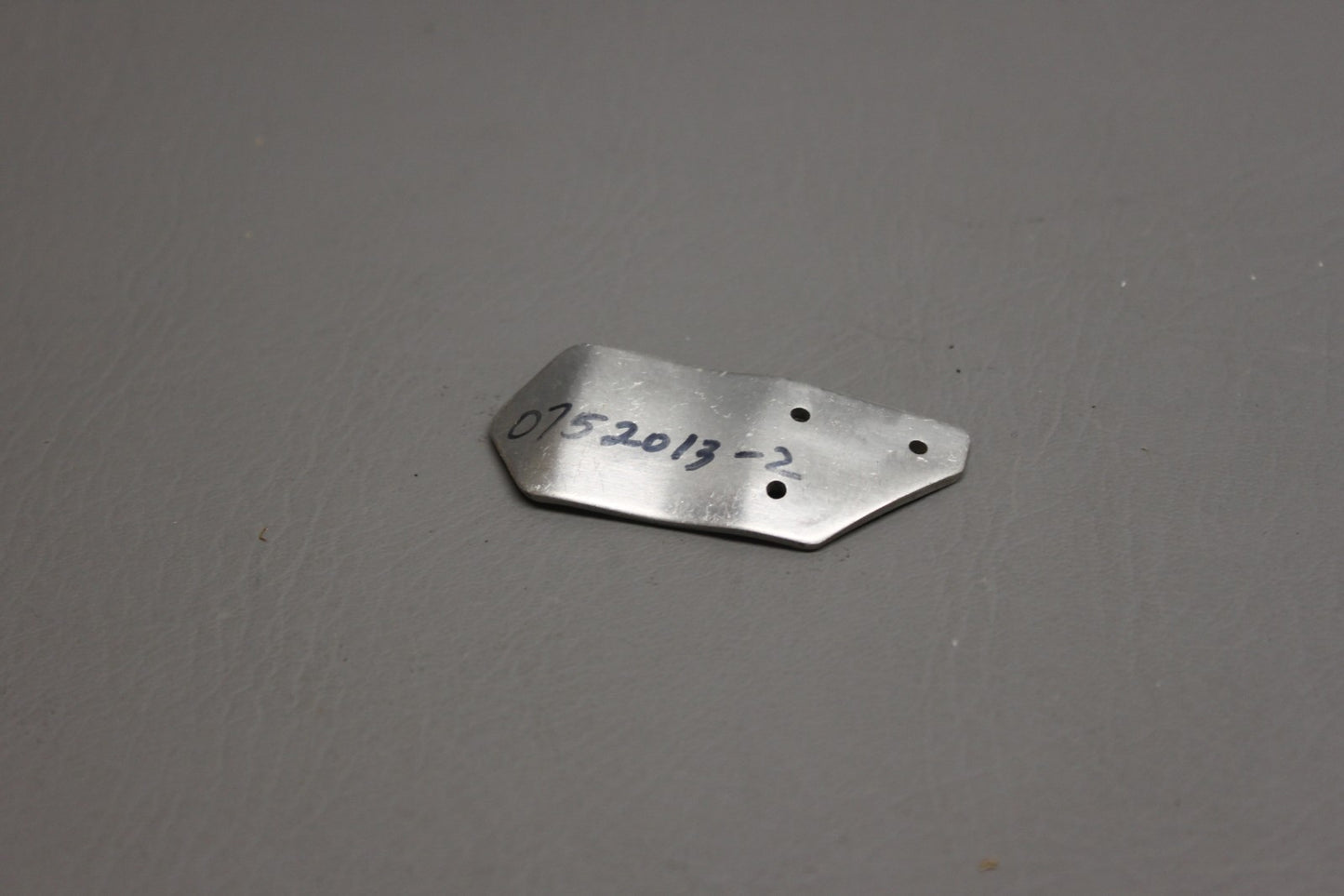 0752013-2 Cessna 182 Nose Cowl Clip