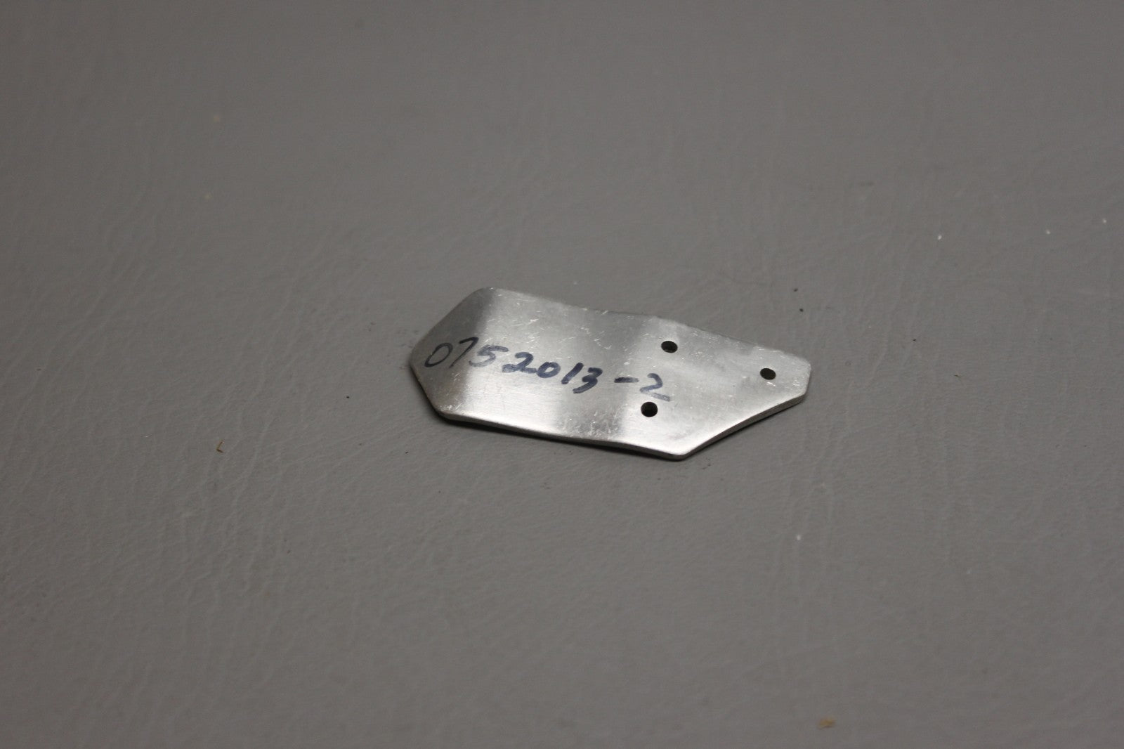 0752013-2 Cessna 182 Nose Cowl Clip
