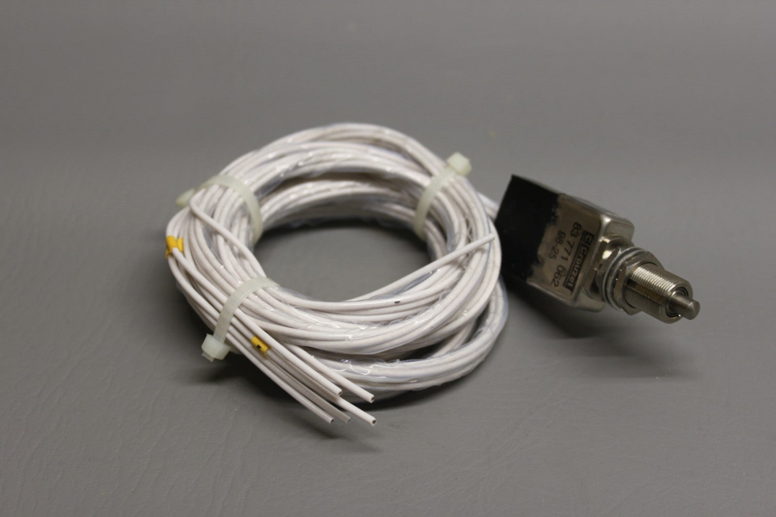 SP9121 Dassault Falcon Switch