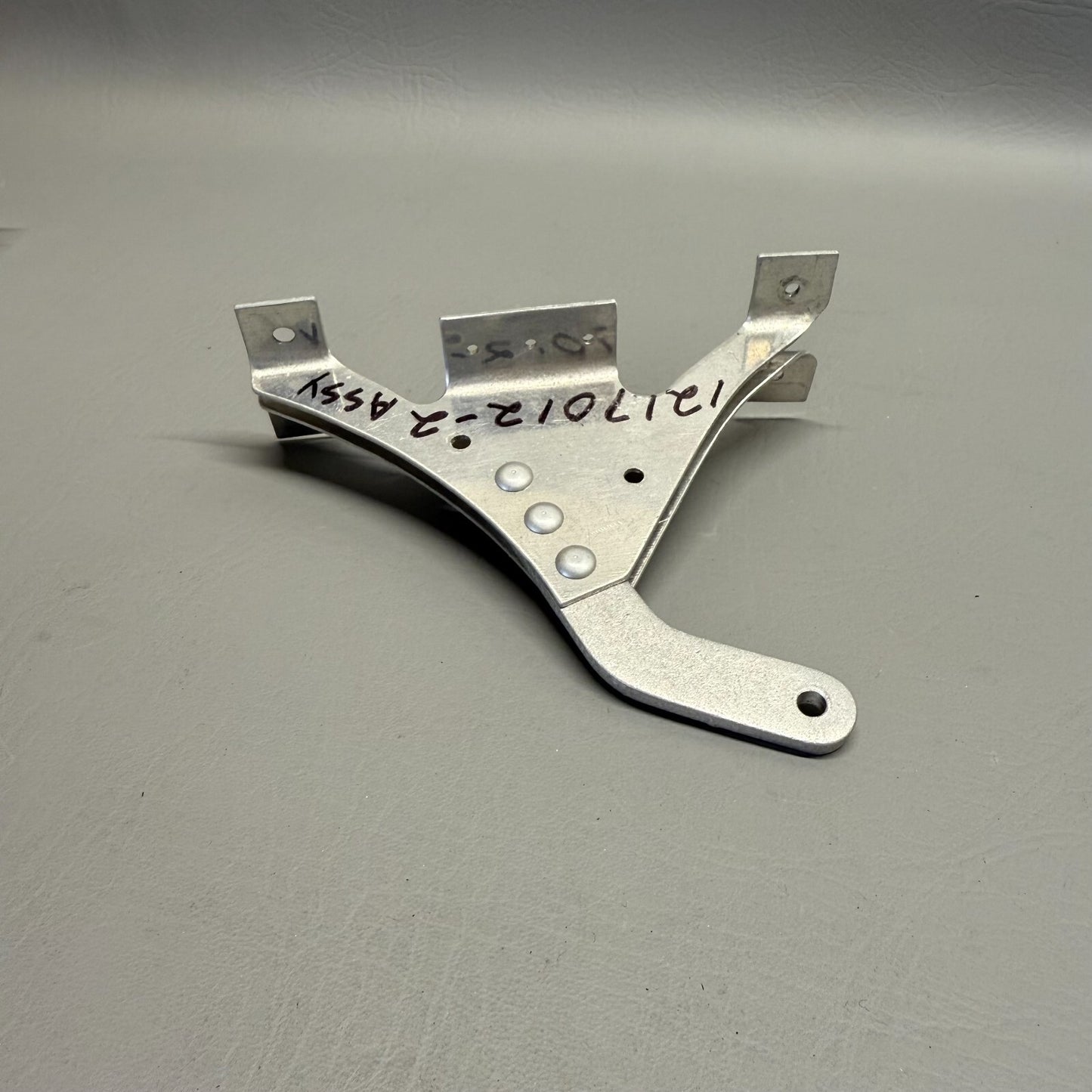 1217012-2 Cessna T210L Center Nose Gear Door Bracket Assy (NEW)