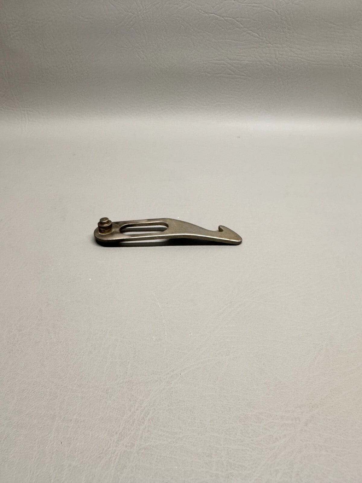 68176-000 Piper Hook Bracket Assy
