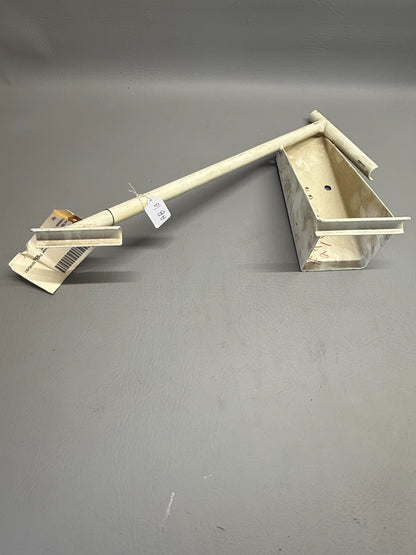 64713-000 Piper Bracket