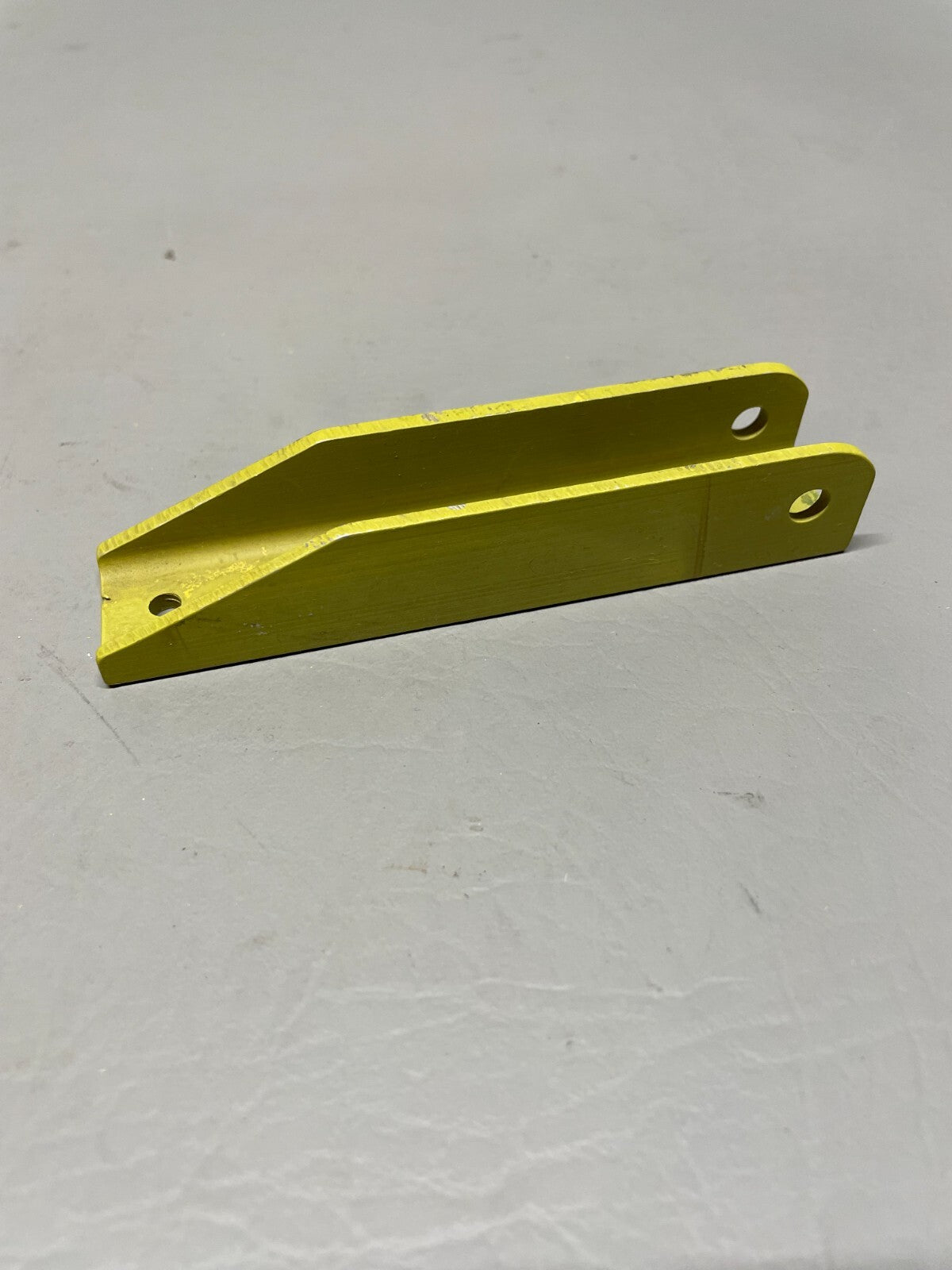 Piper Flap Hinge P/N 33608-002