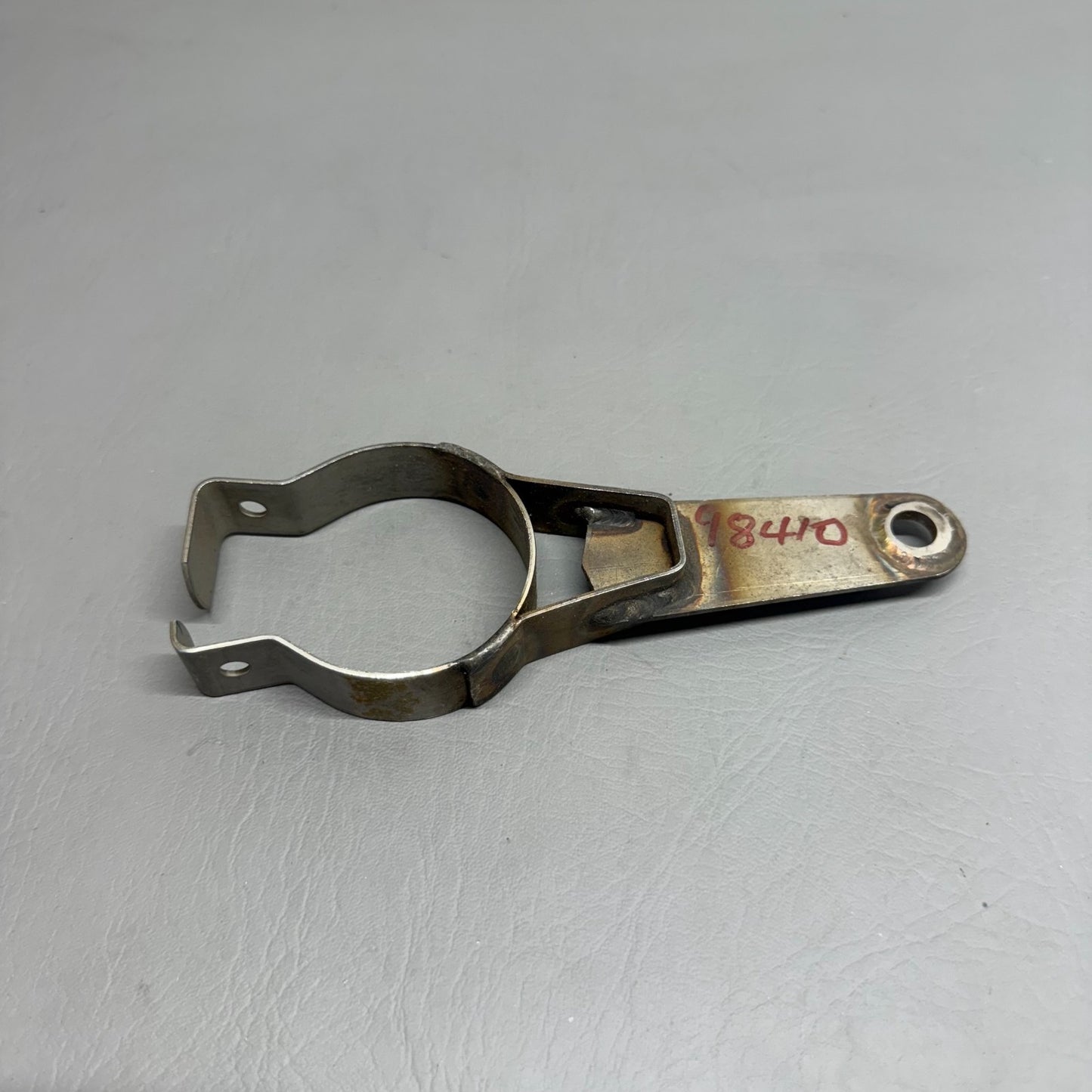 98410-000 Piper Exhaust Bracket Assy