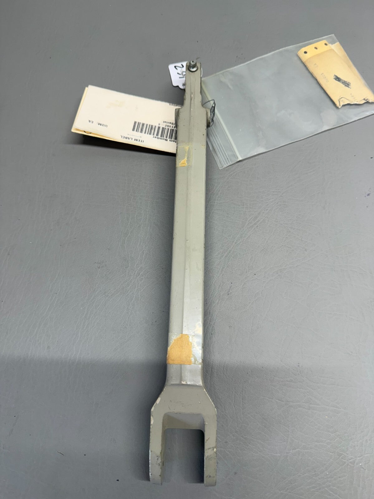 0841102-4 Cessna 310 Main Landing Gear Link