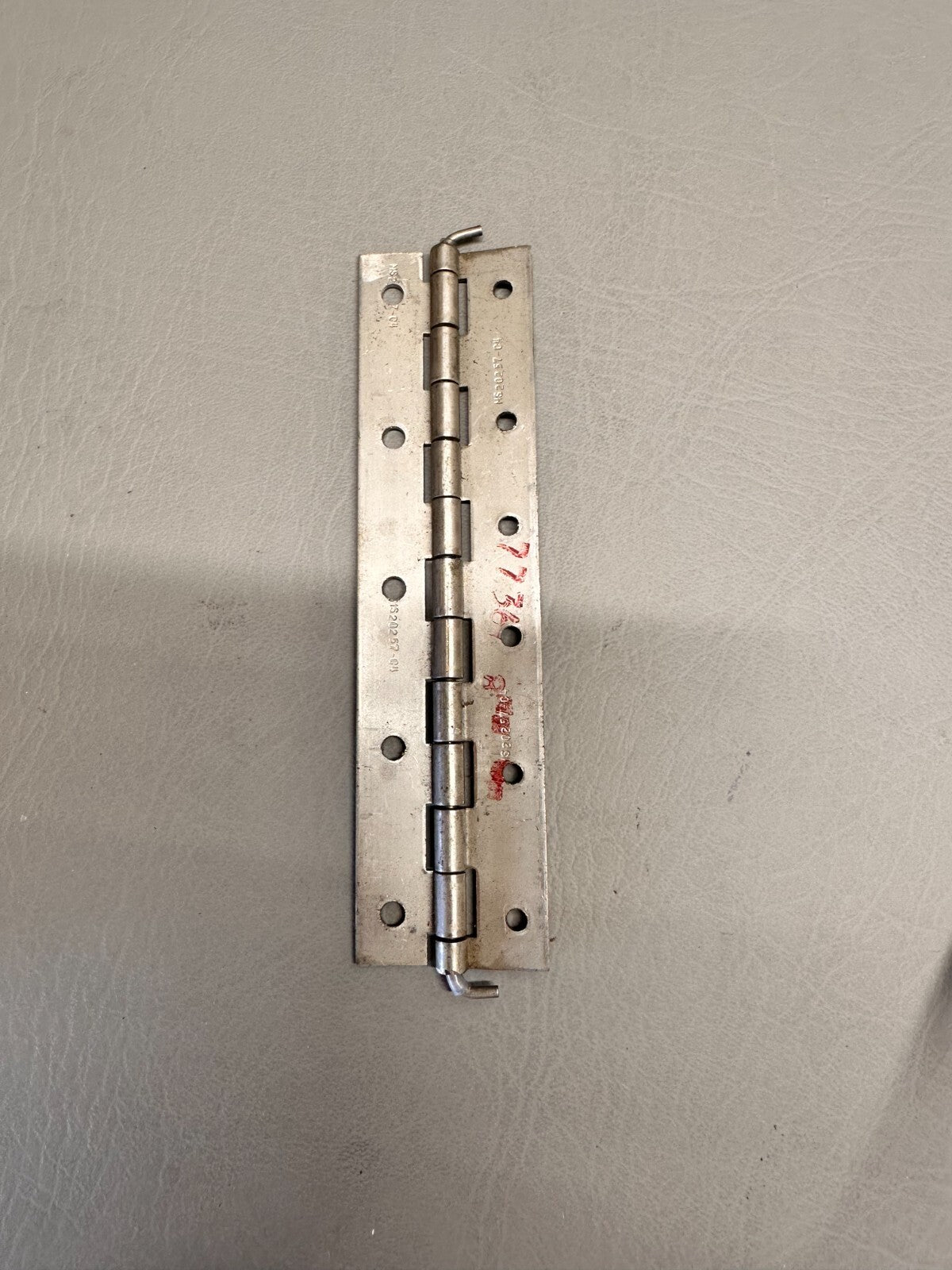 77367-008 Piper Tomahawk Flap Hinge