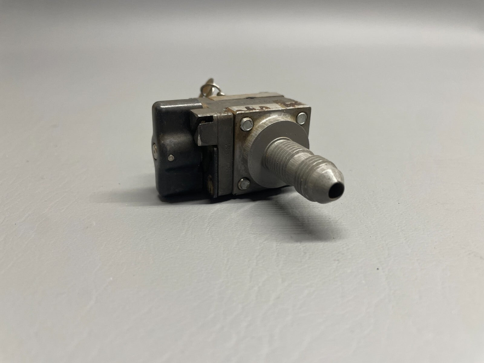 Fuel Drain Valve Assy P/N 49F9798-58