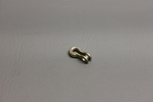 486-562 Piper Shackle
