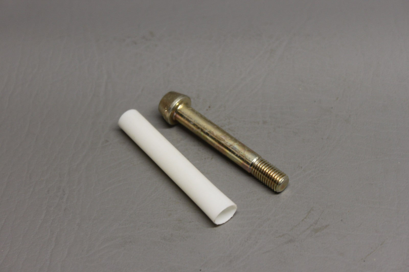 758-158 Piper Bolt