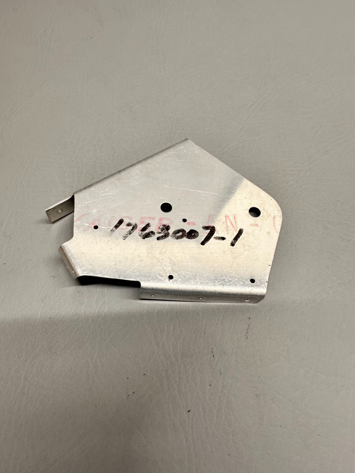 1763007-1 Cessna Cardinal Pully Bracket LH
