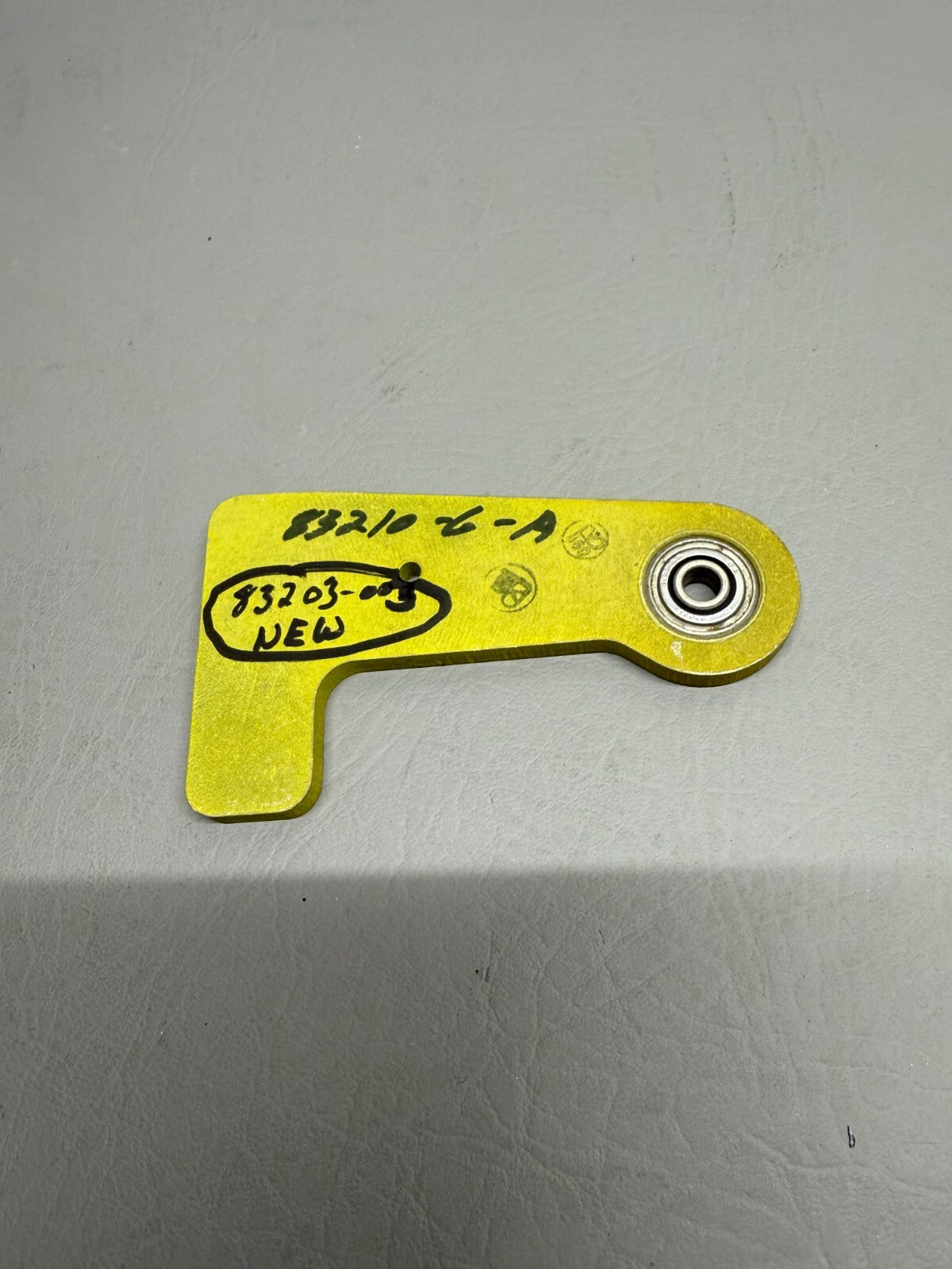 Piper Aileron Hinge P/N 83203-003