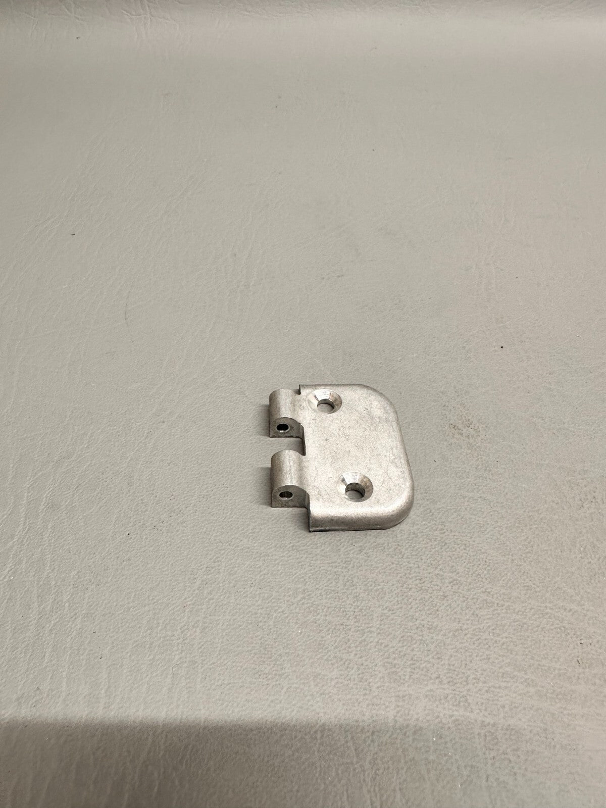 0711037-11 Cessna Hinge Half