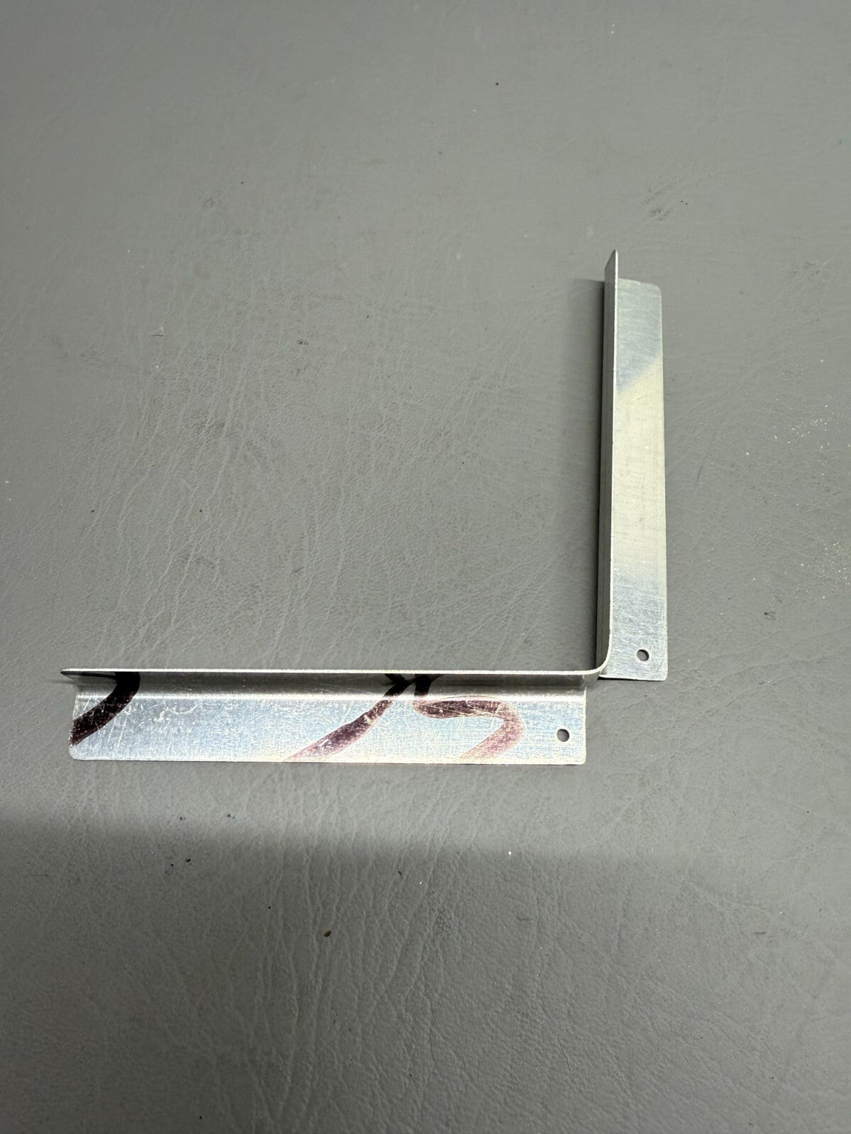 Cessna Retainer P/N 2415027-4