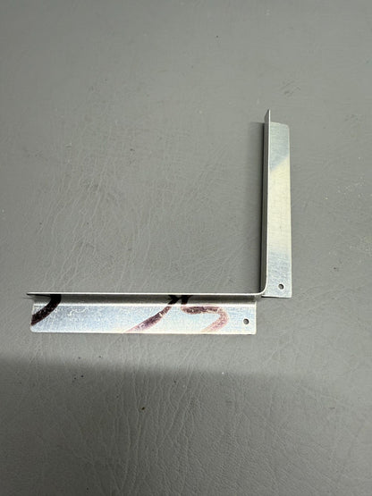 Cessna Retainer P/N 2415027-4