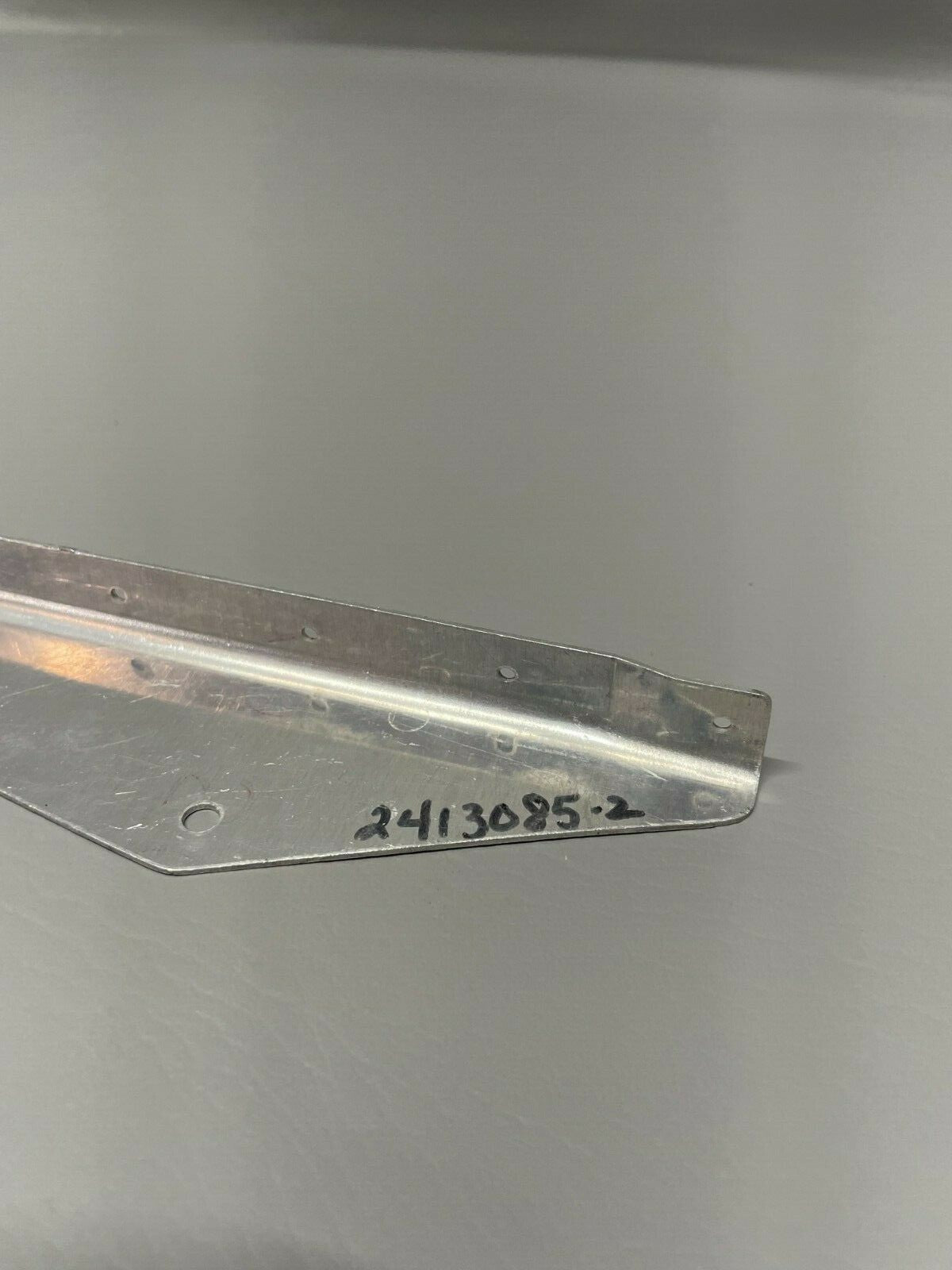 Cessna 172RG Nose Gear Door Hinge Bracket RH FWD P/N 2413085-2