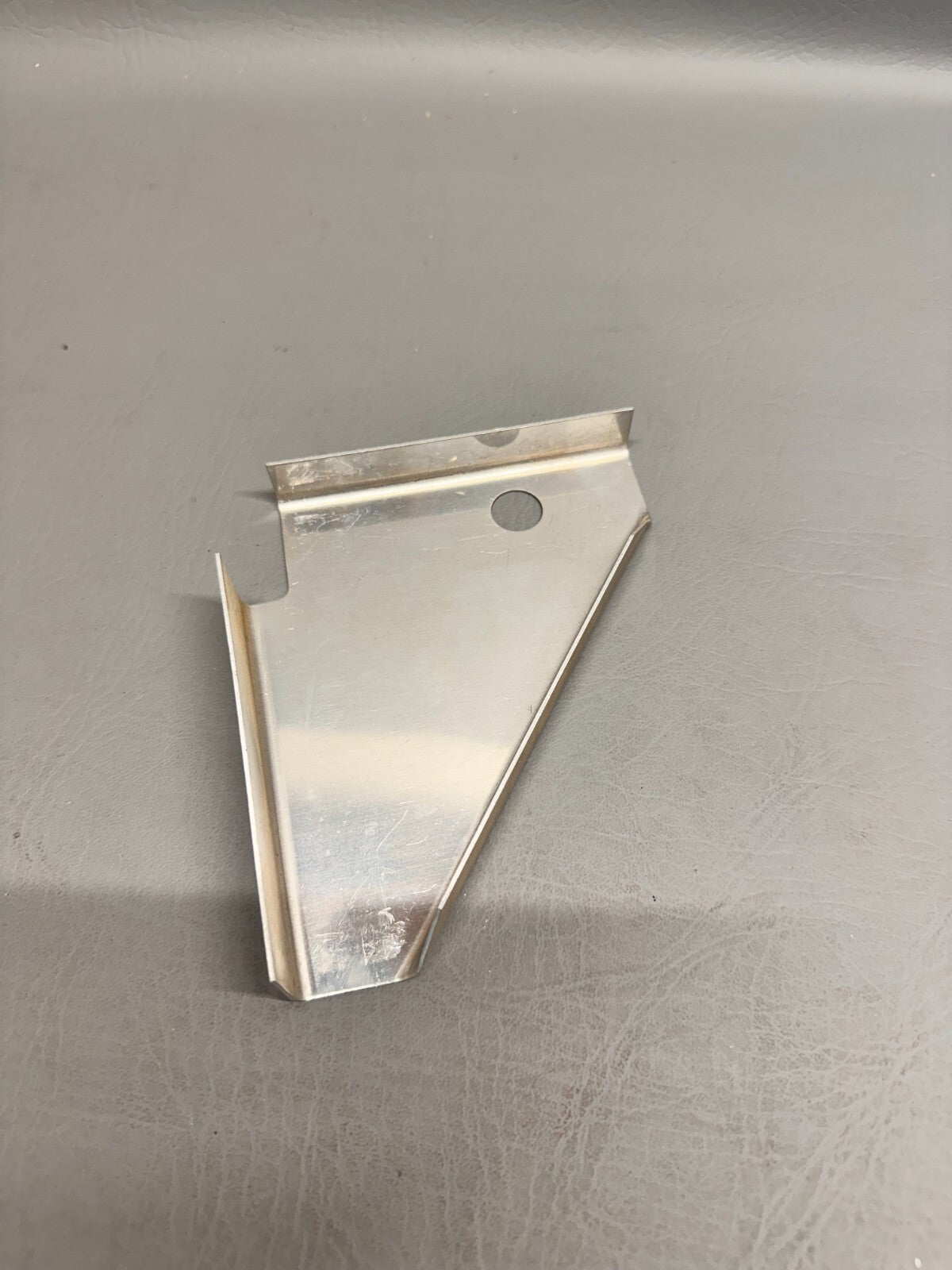 67691-000 Piper Bracket