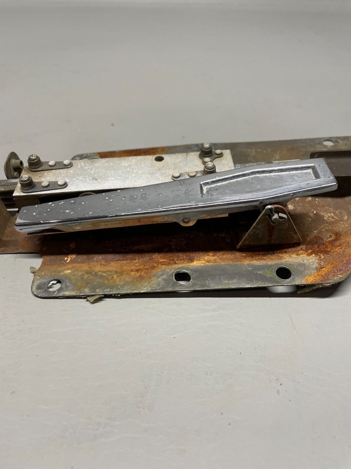 Cessna 180 / 180K Cabin Door Latch Assy RH P/N 1511205-17