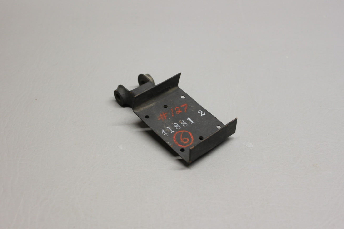 41881-002 Piper Hinge Assembly