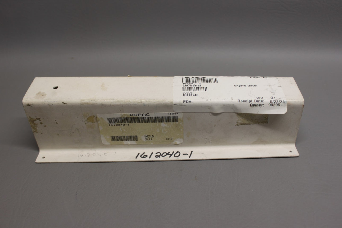 1612040-1 Cessna Shield