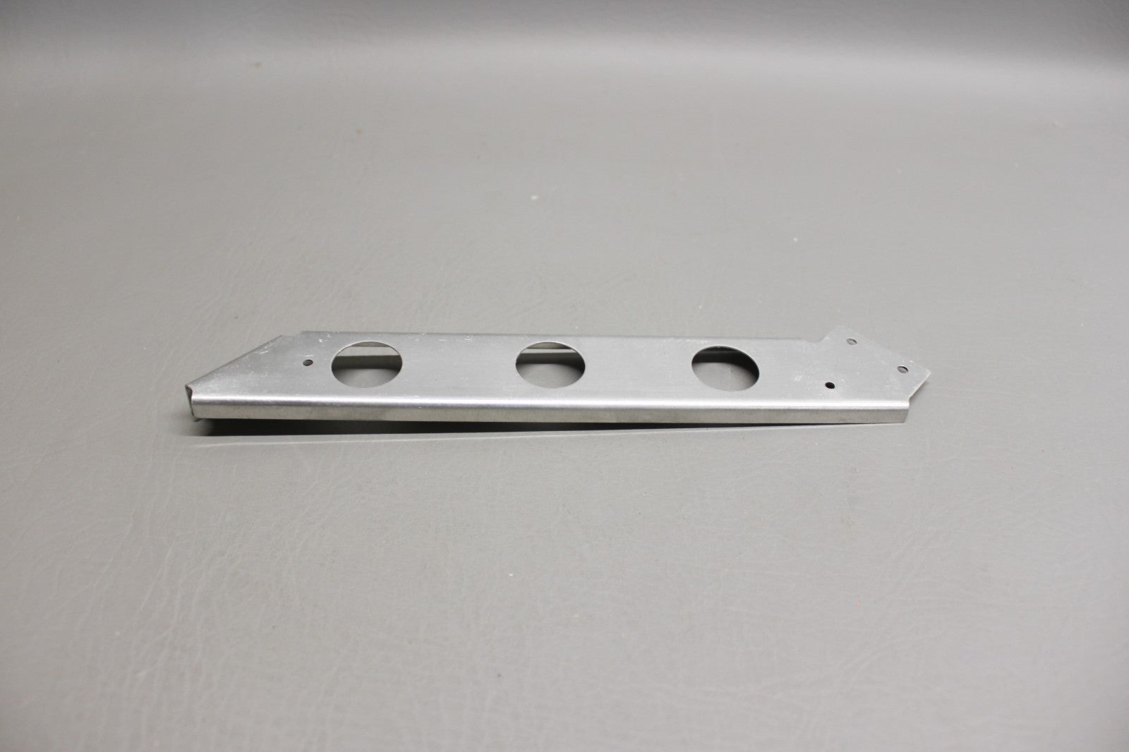 1457005-3 Cessna Baffle Bracket Support