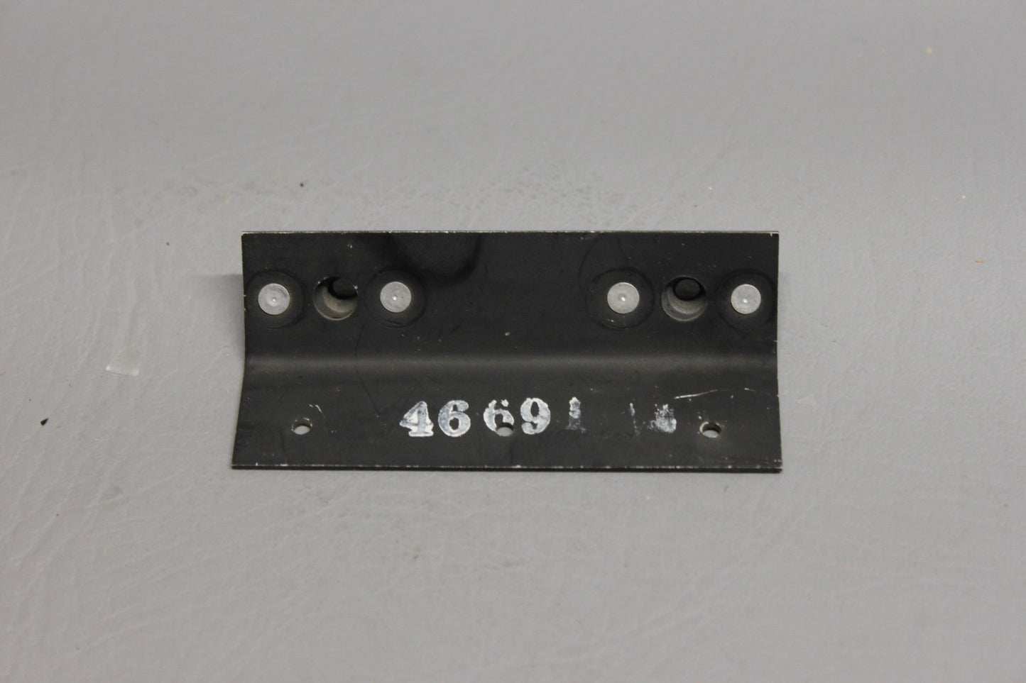 46691-000 Piper Bracket