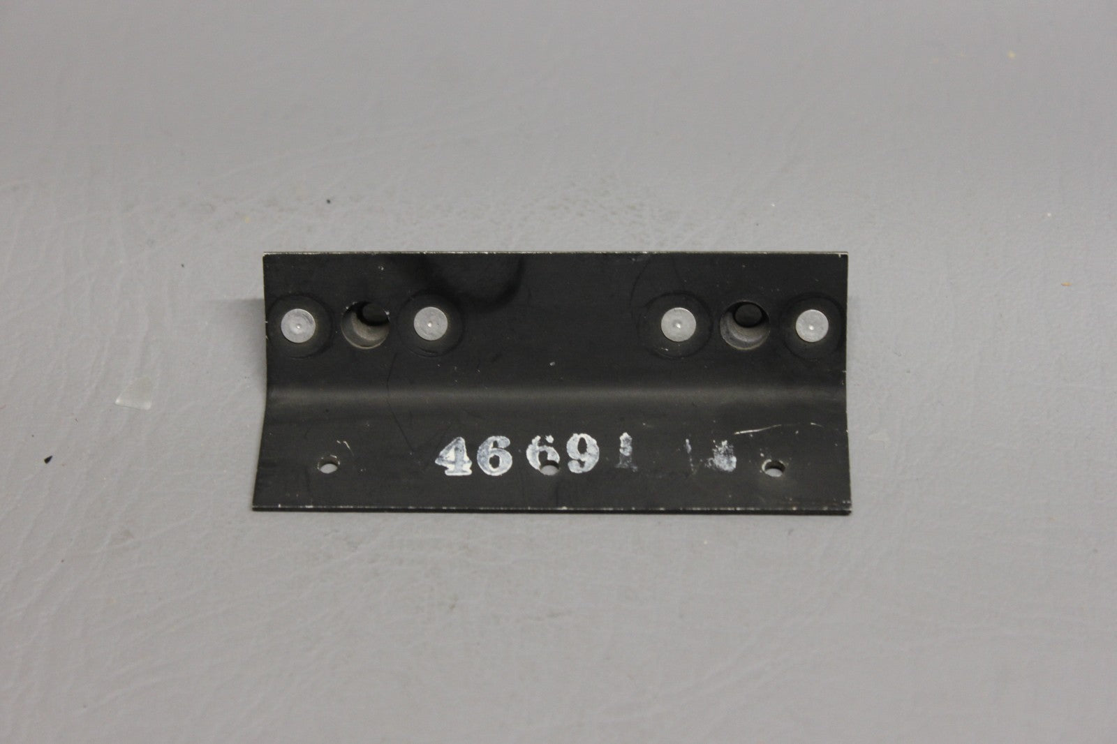 46691-000 Piper Bracket