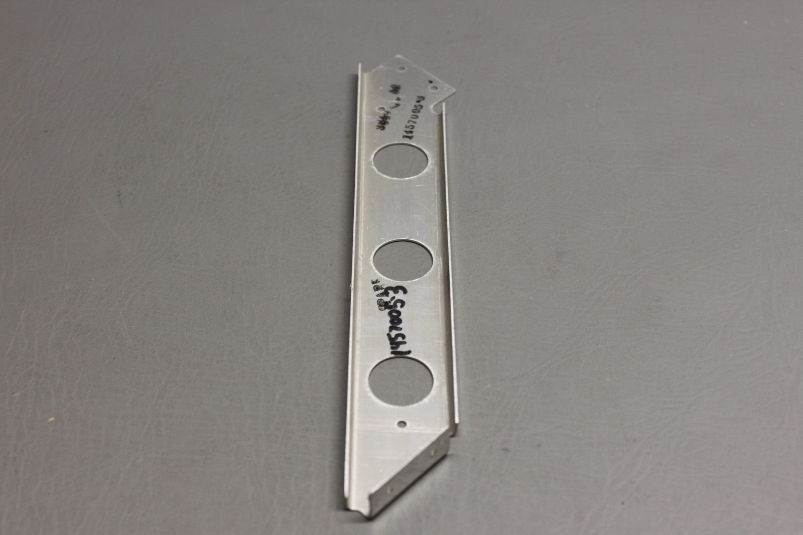1457005-3 Cessna Bracket