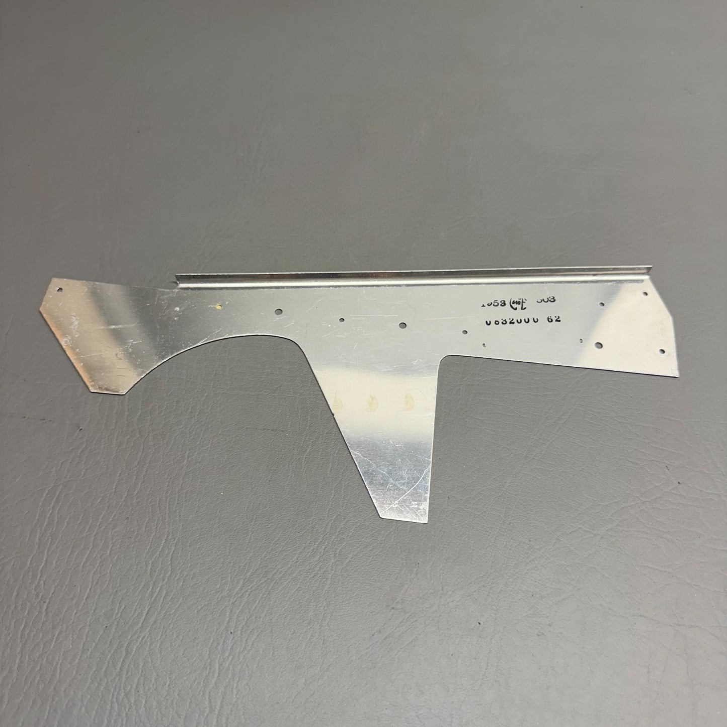 0832000-62 Cessna Gusset