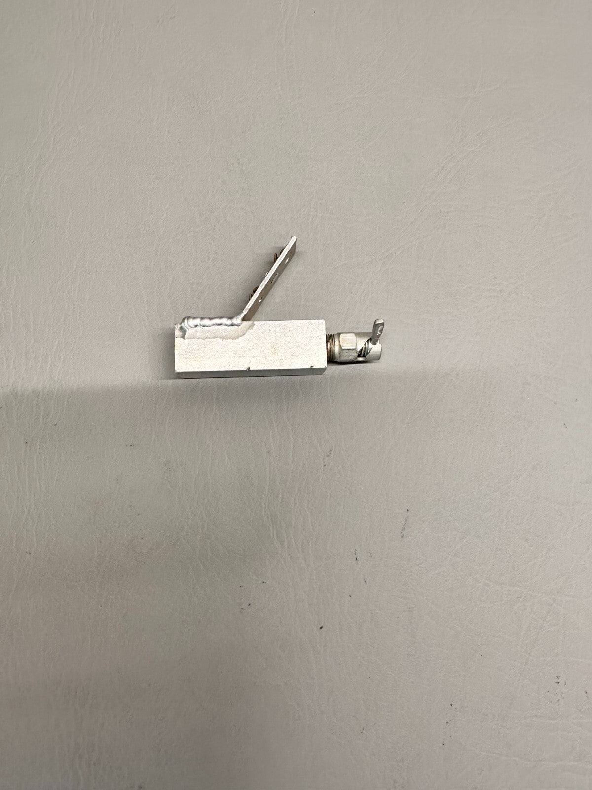 39581-002 Piper Bracket Assy