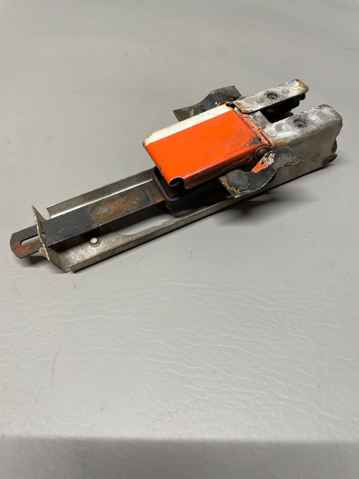 Piper PA24-250 Latch Assy Cabin Door P/N 20807-000 (Use 754-216)