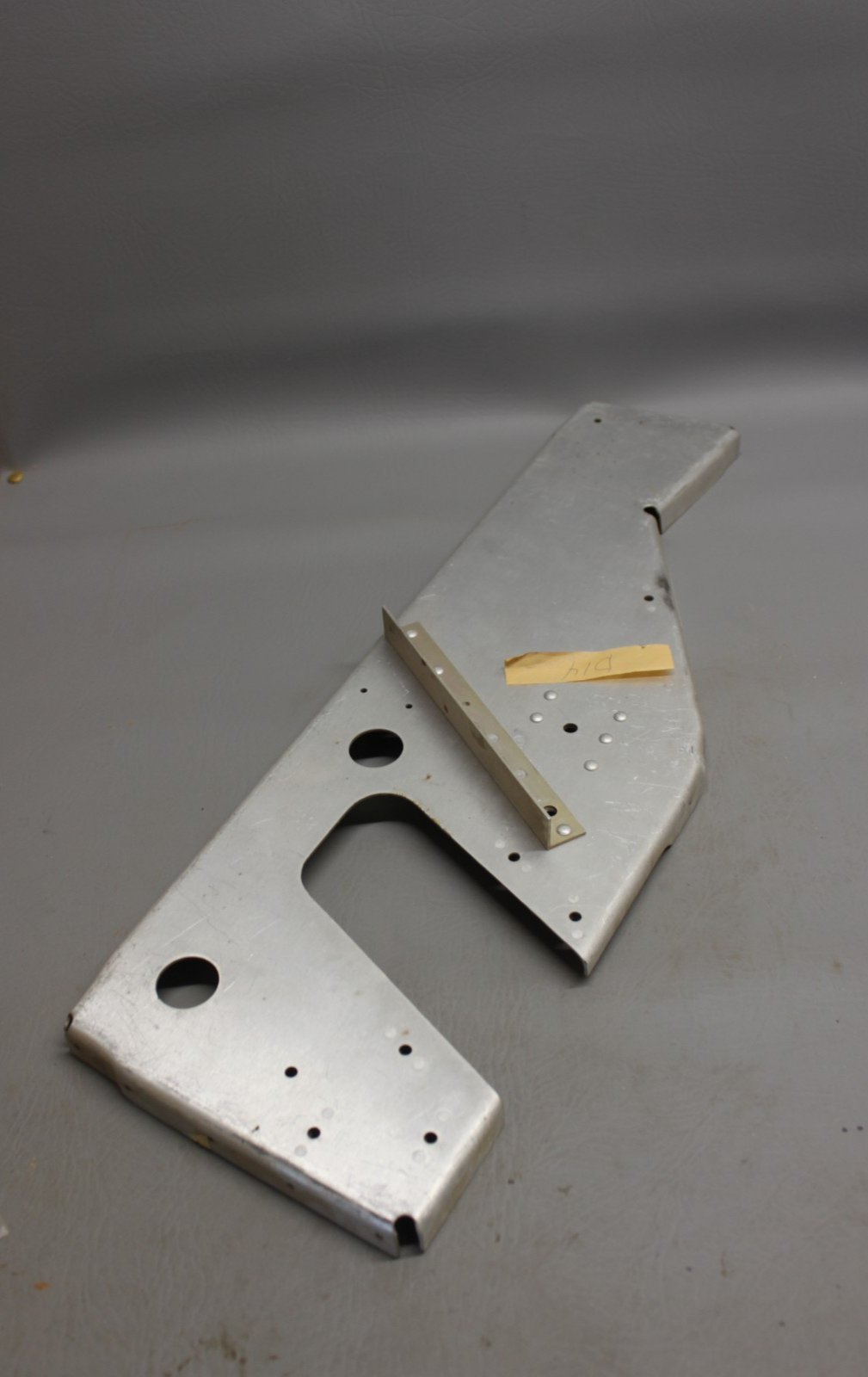 0413394-4 Cessna Bulkhead