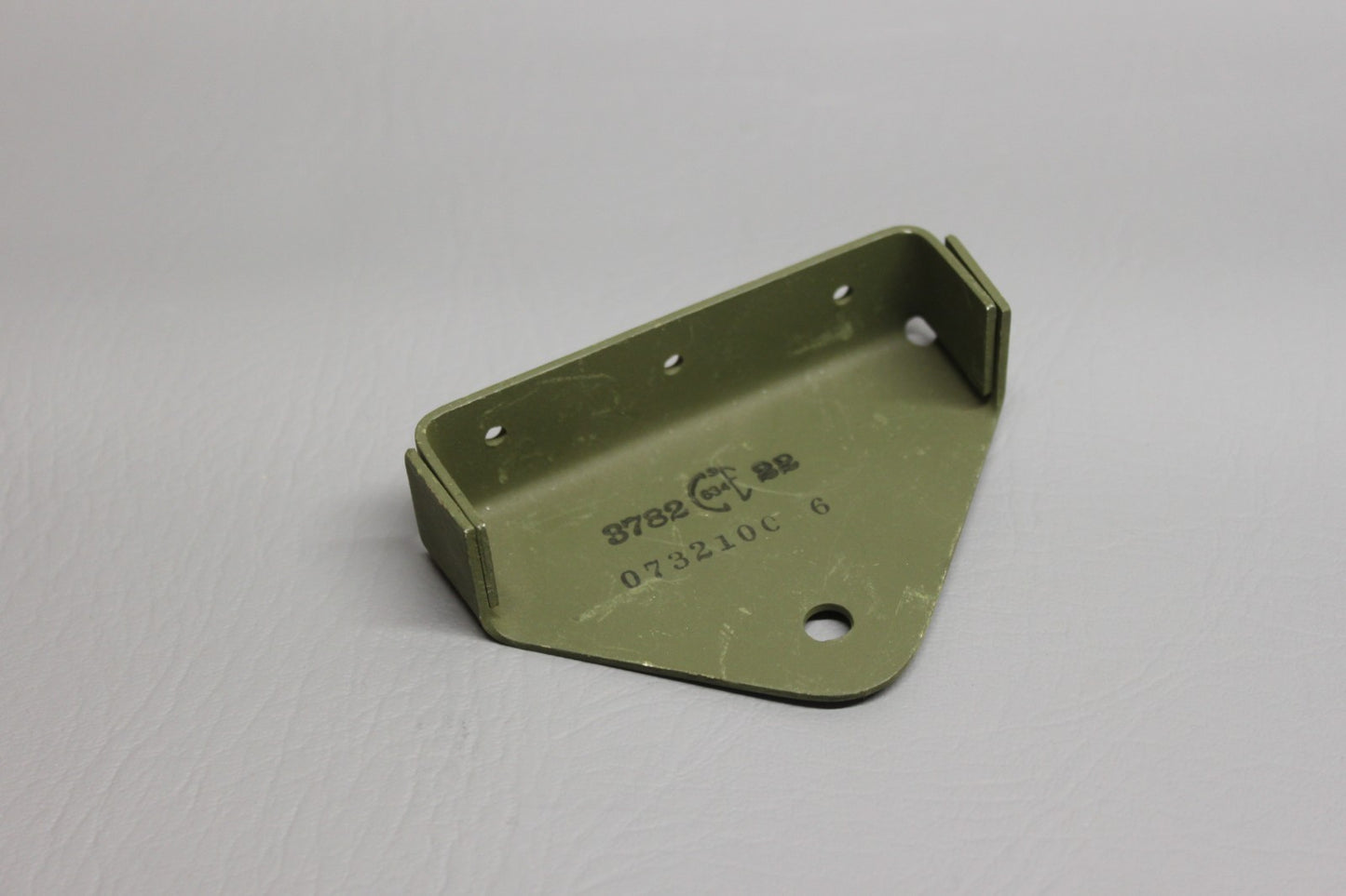 0732100-6 Cessna A185F Bracket Hinge Center
