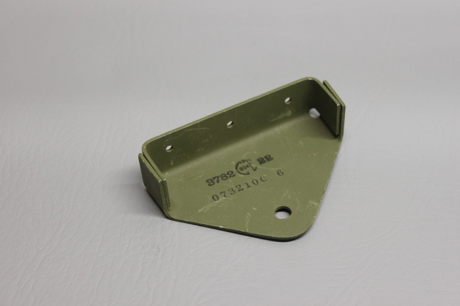 0732100-6 Cessna A185F Bracket Hinge Center