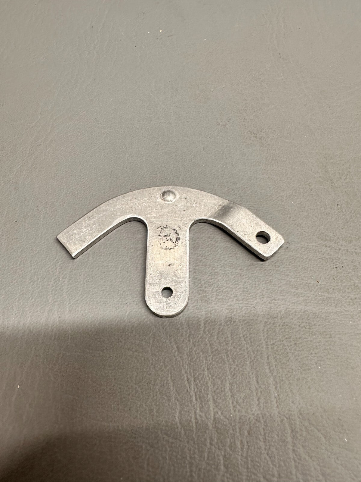 0413133 Cessna 150 Cabin Door Latch