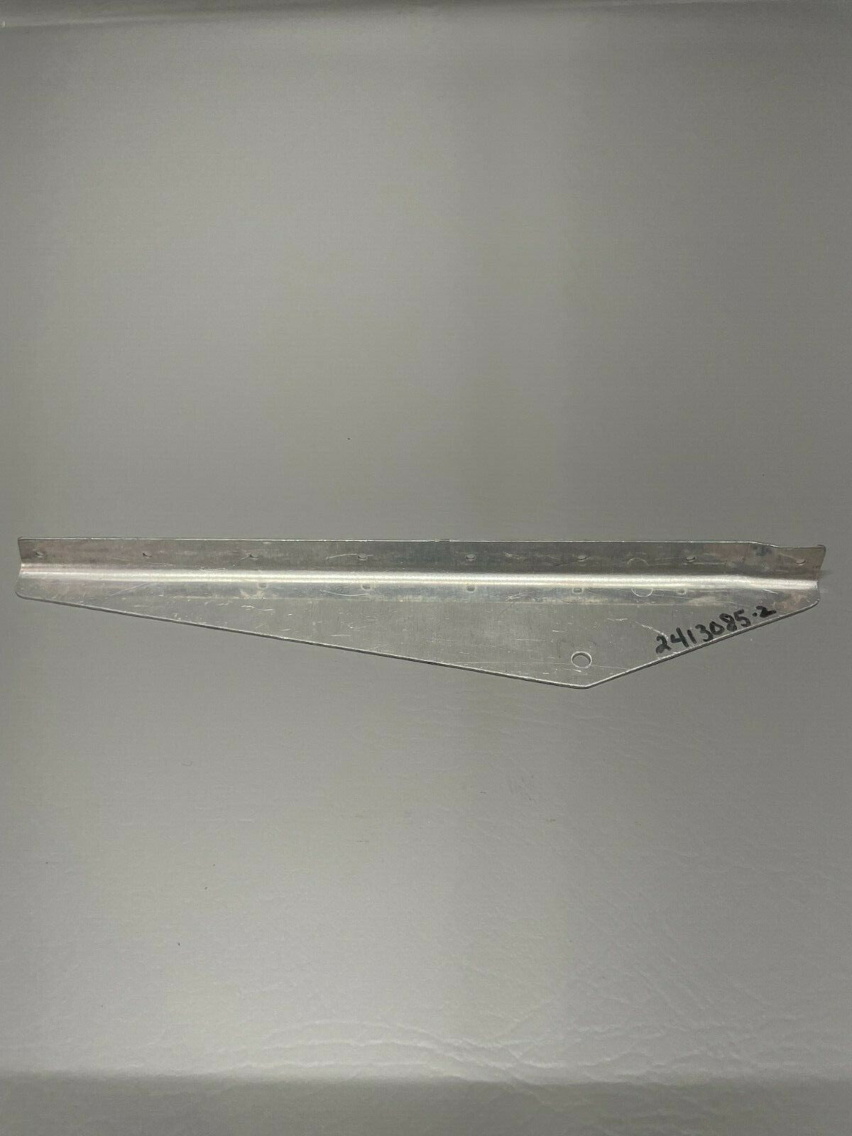Cessna 172RG Nose Gear Door Hinge Bracket RH FWD P/N 2413085-2