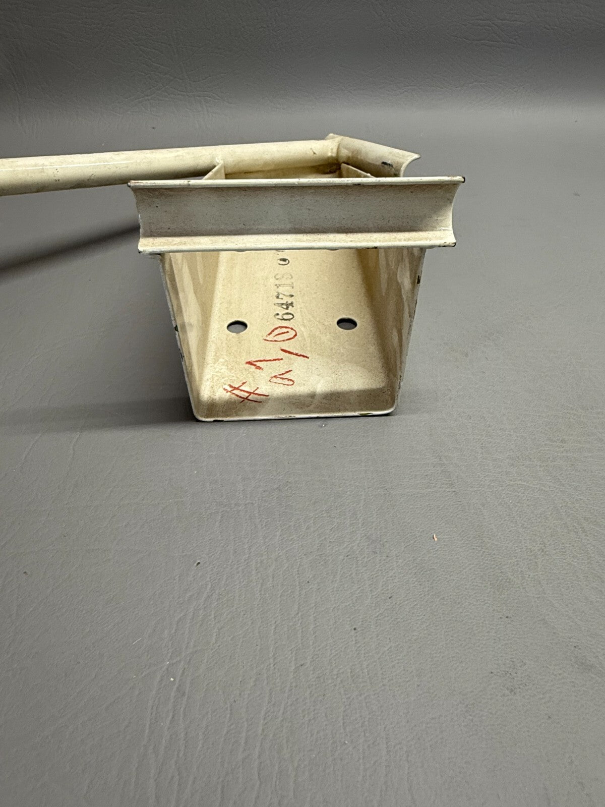 64713-000 Piper Bracket