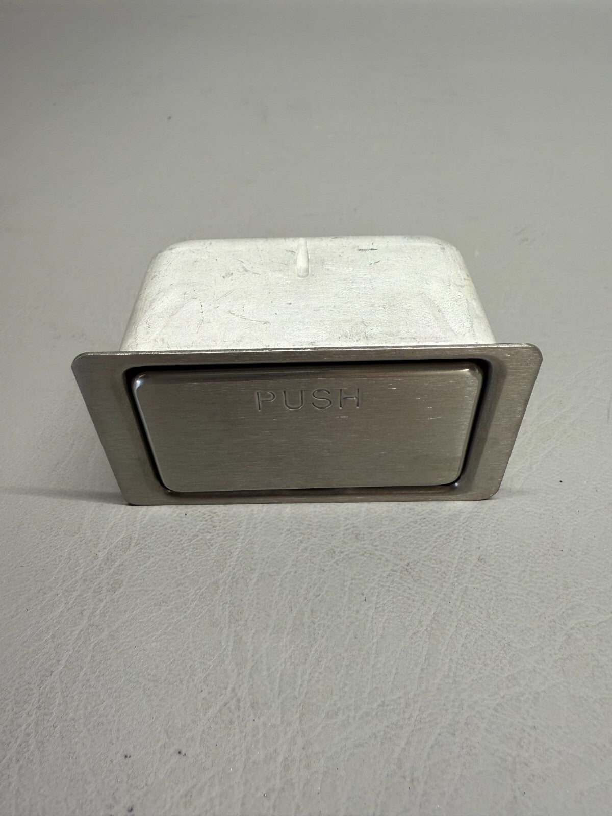 Piper Aircraft Ash Tray P/N 489-424 3130-4
