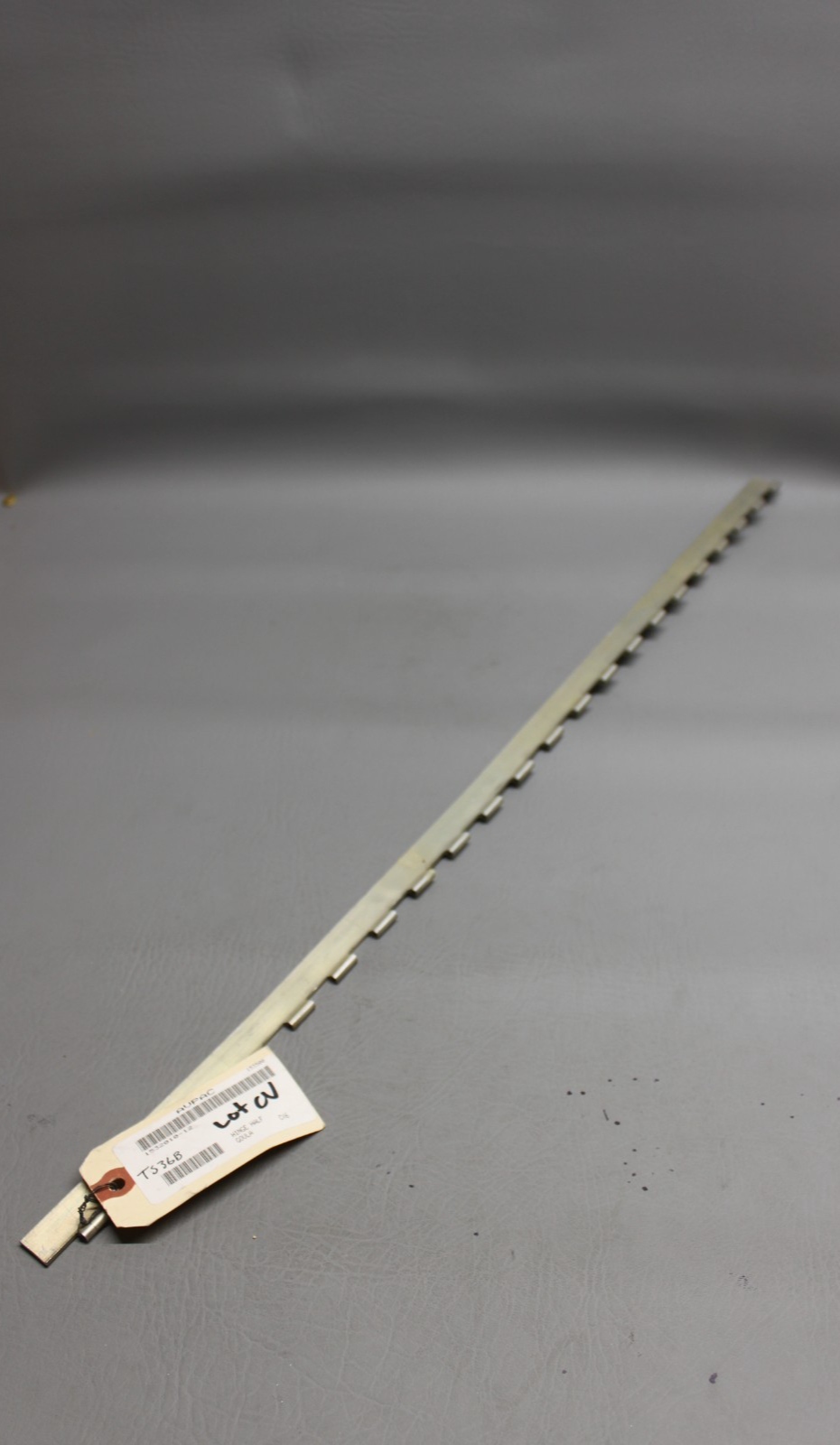 1532010-12 Cessna Hinge Half